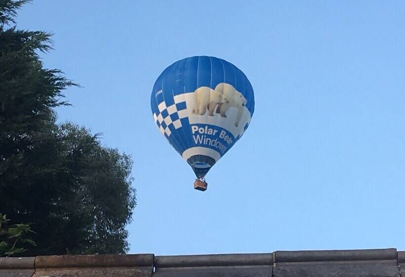 Bed and Breakfast Roundhill Farmhouse