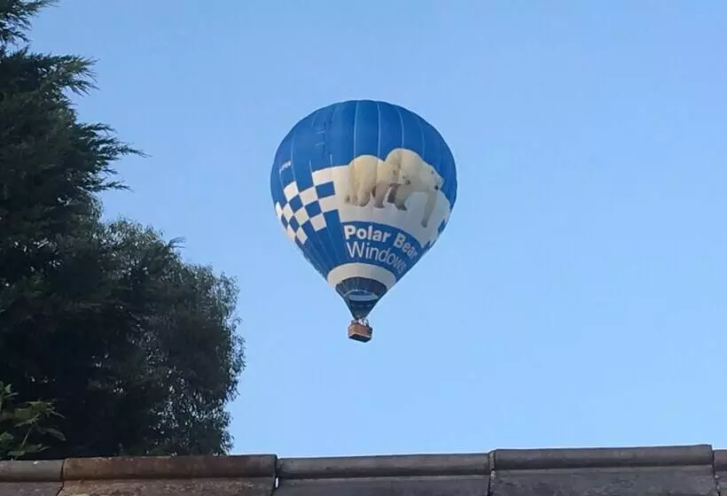 Aamiaismajoitus (B&B) Roundhill Farmhouse