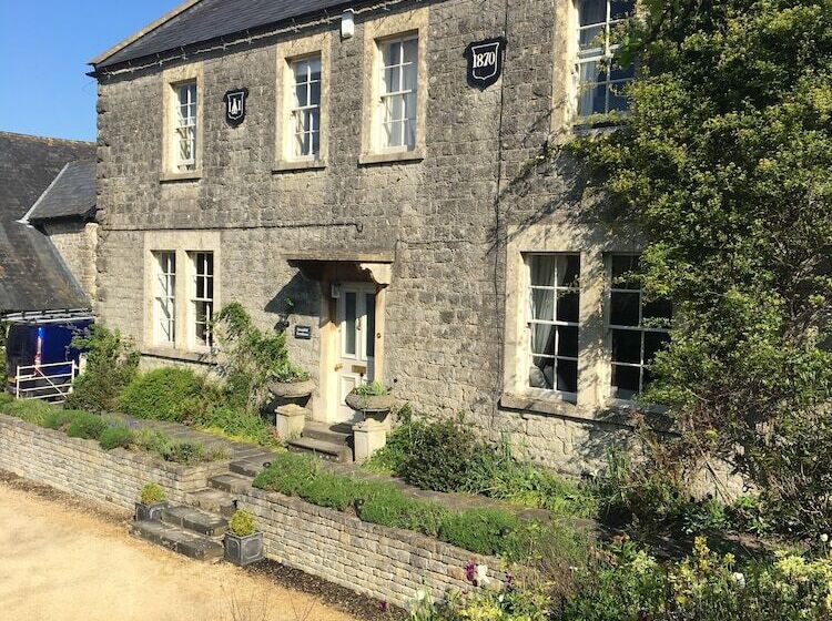 Bed and Breakfast Roundhill Farmhouse