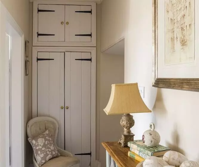 Aamiaismajoitus (B&B) Roundhill Farmhouse