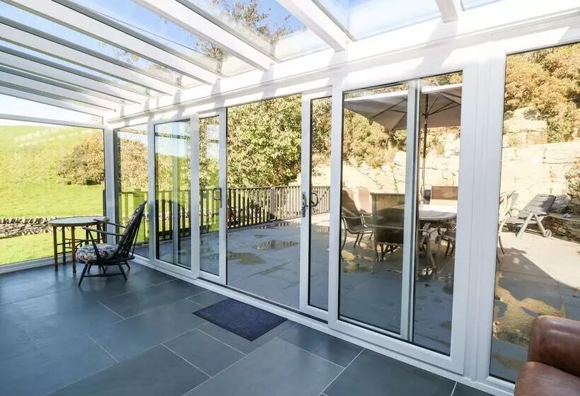 Garth Morthin The Stables