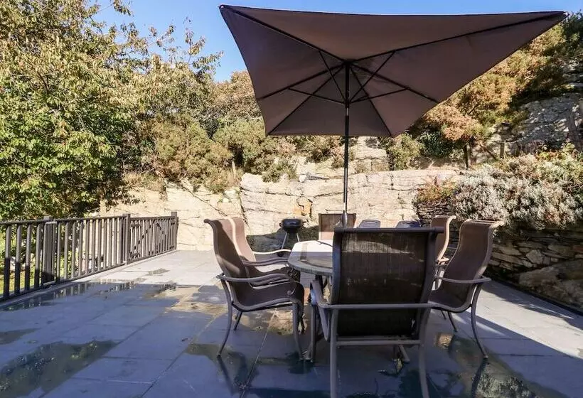 Garth Morthin The Stables