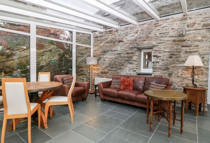 Garth Morthin The Stables