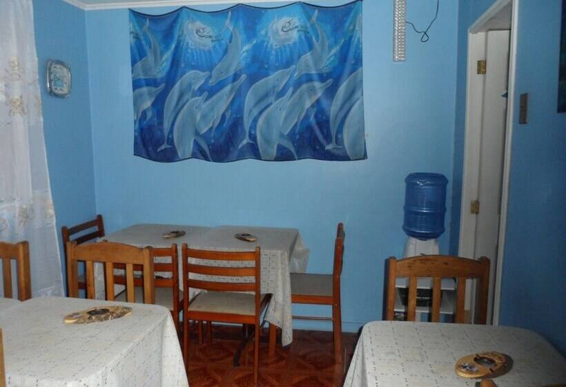 Hostal Los Delfines