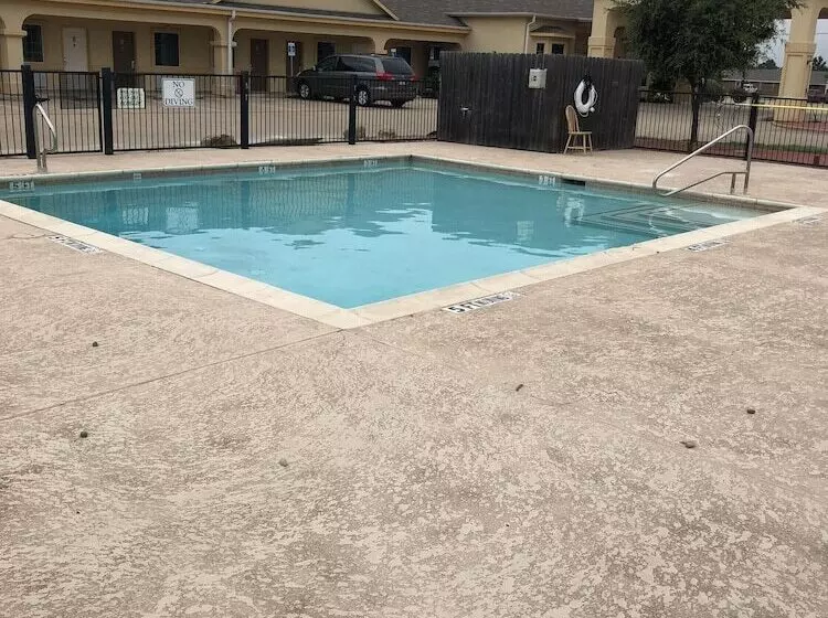 Hotelli Whitesboro Inn & Suites