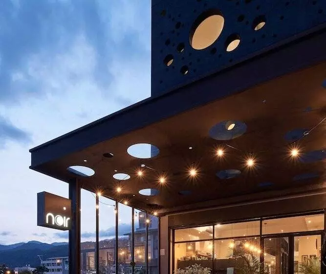 تختخواب و صبحانه Noir Home