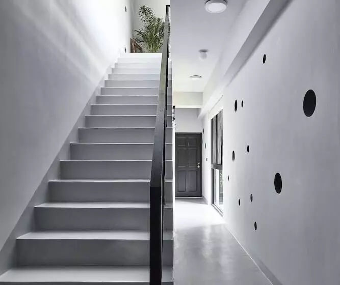 تختخواب و صبحانه Noir Home