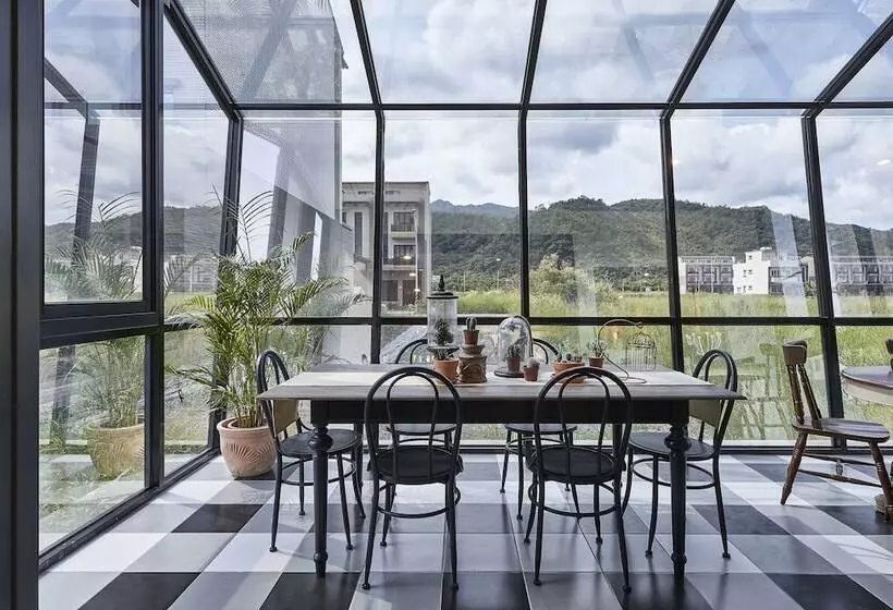 تختخواب و صبحانه Noir Home