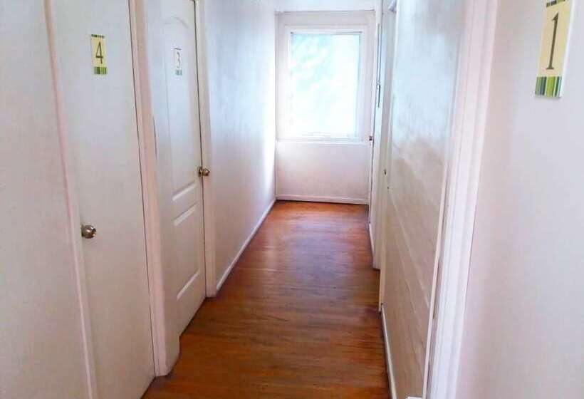 Hostal Cruz Central   Hostel