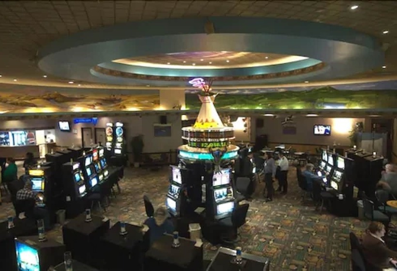 فندق Bear Claw Casino &