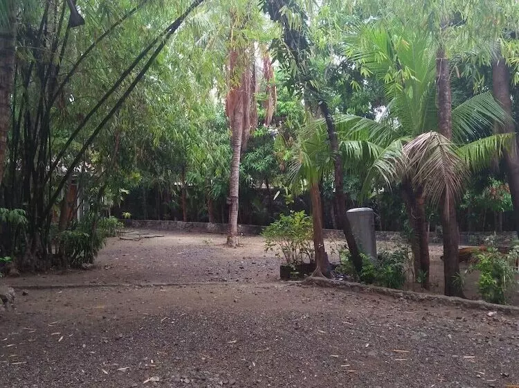 Hotelli Coco Paradise Beach Resort