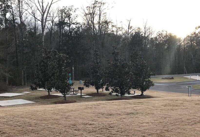 Отель Magnolia Creek Lodge