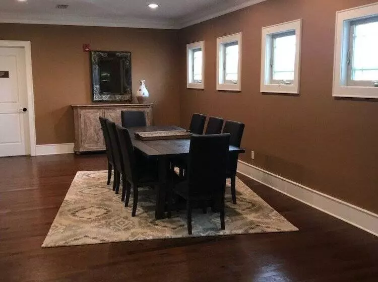 Hotelli Magnolia Creek Lodge