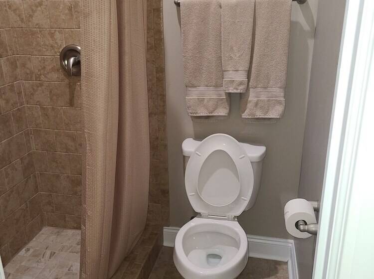 Отель Magnolia Creek Lodge