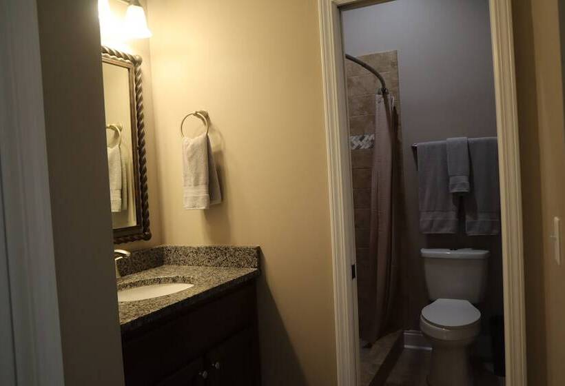 Отель Magnolia Creek Lodge