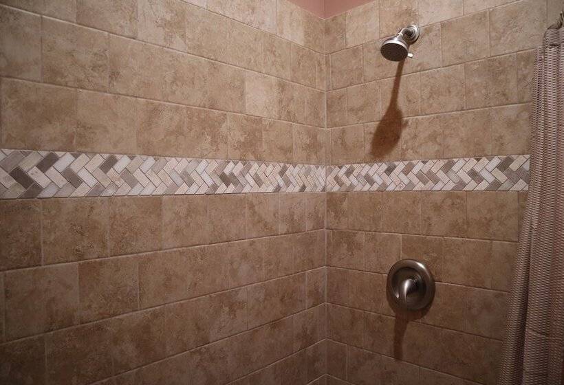 Отель Magnolia Creek Lodge