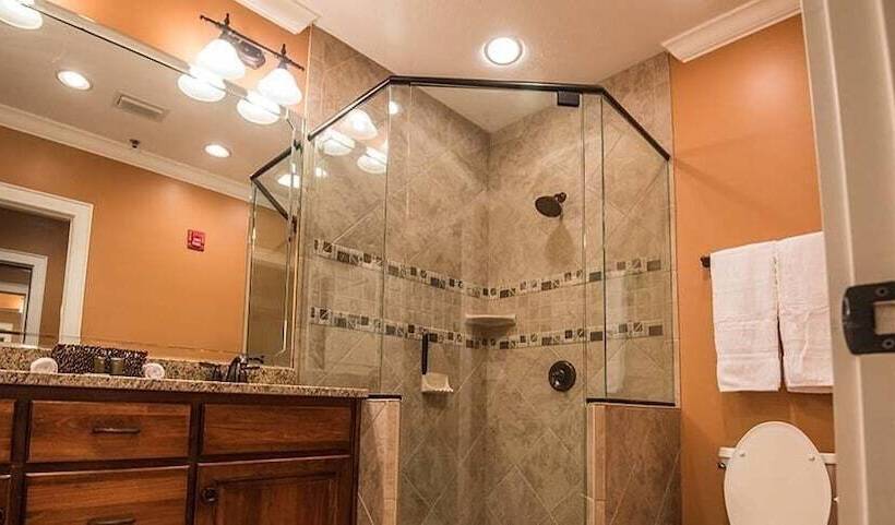 Отель Magnolia Creek Lodge