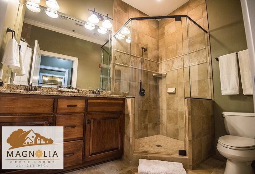 Отель Magnolia Creek Lodge