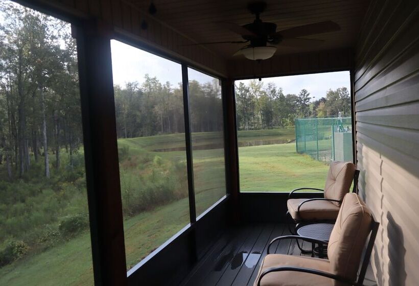 Отель Magnolia Creek Lodge