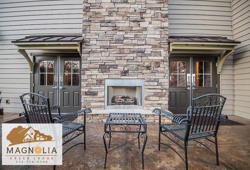 Отель Magnolia Creek Lodge
