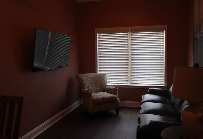 Отель Magnolia Creek Lodge