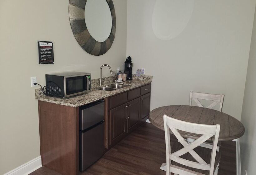 Отель Magnolia Creek Lodge