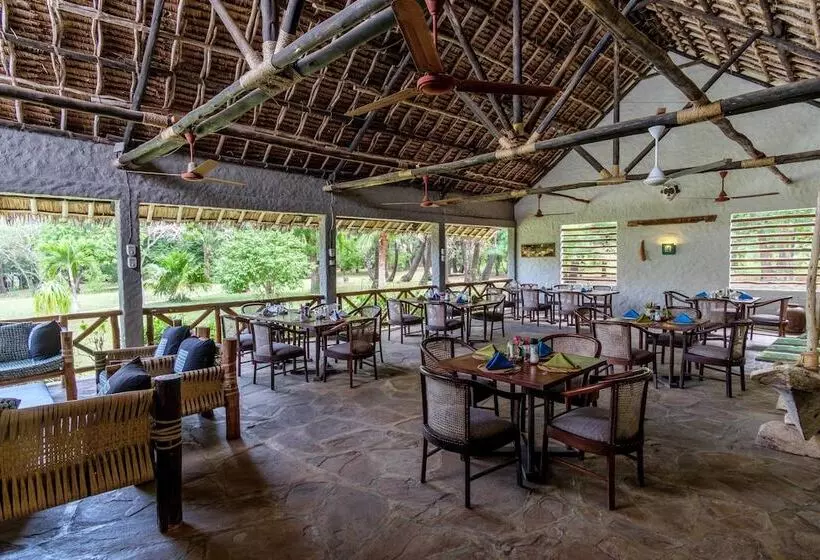 هتل Mkoma Bay Tented Lodge