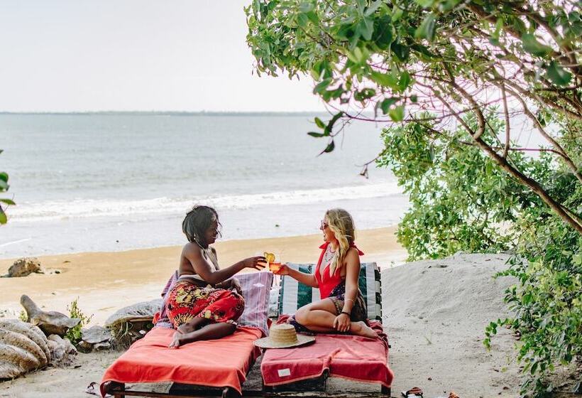 هتل Mkoma Bay Tented Lodge