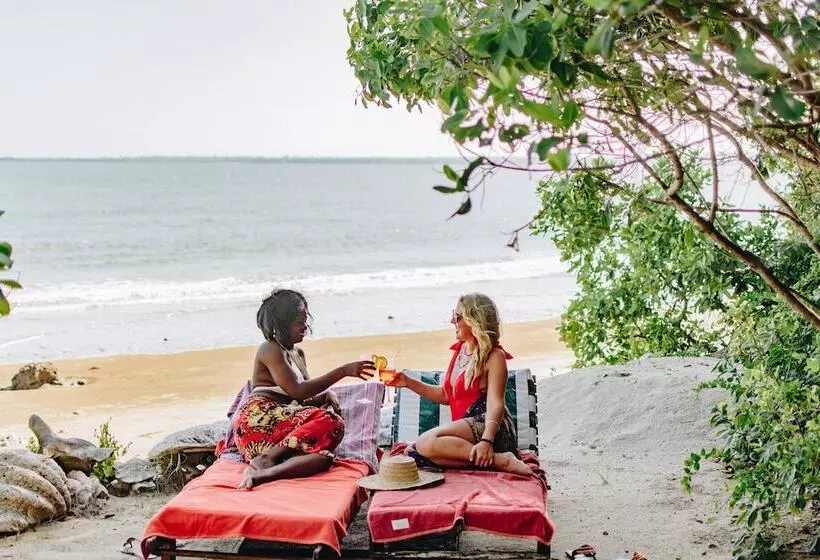 هتل Mkoma Bay Tented Lodge