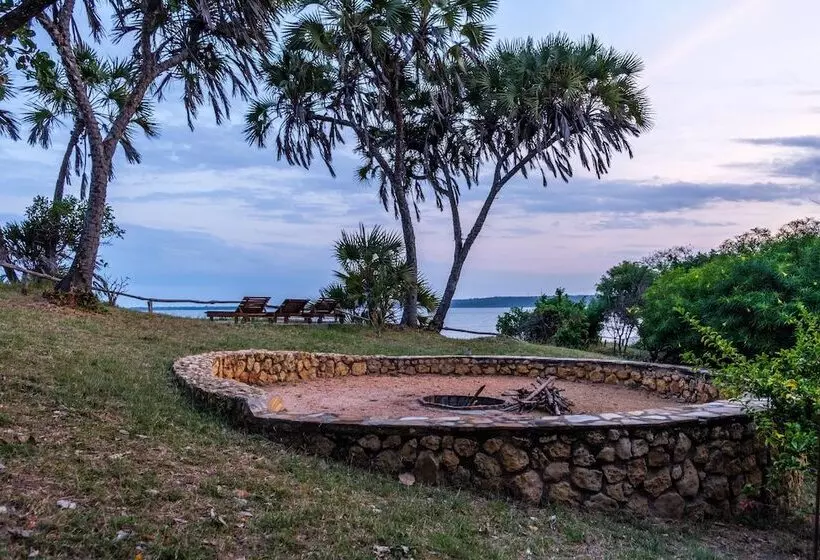 هتل Mkoma Bay Tented Lodge