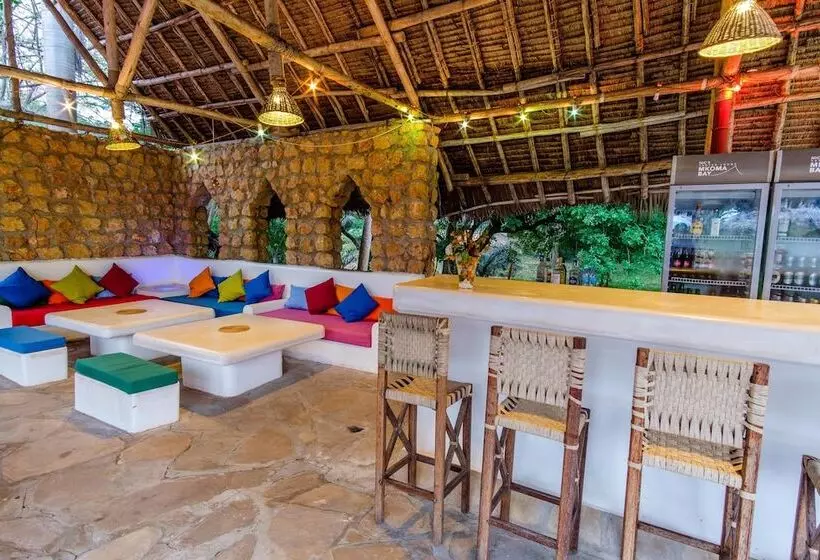 هتل Mkoma Bay Tented Lodge