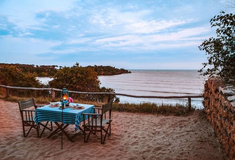 هتل Mkoma Bay Tented Lodge