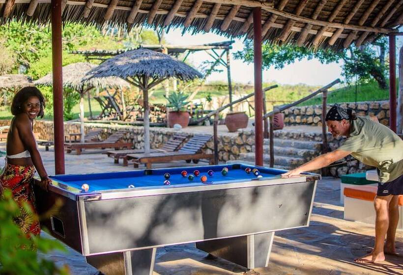 هتل Mkoma Bay Tented Lodge