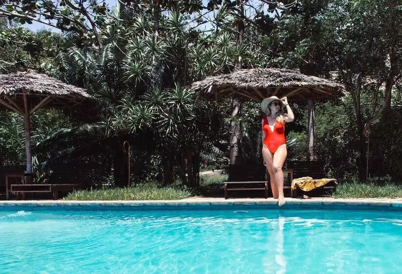 هتل Mkoma Bay Tented Lodge