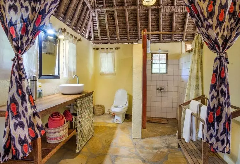 هتل Mkoma Bay Tented Lodge