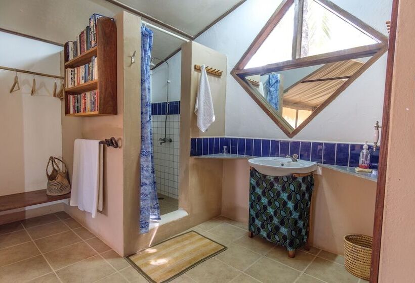 هتل Mkoma Bay Tented Lodge