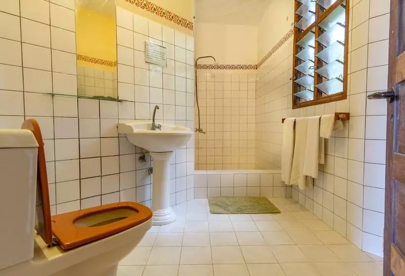 هتل Mkoma Bay Tented Lodge