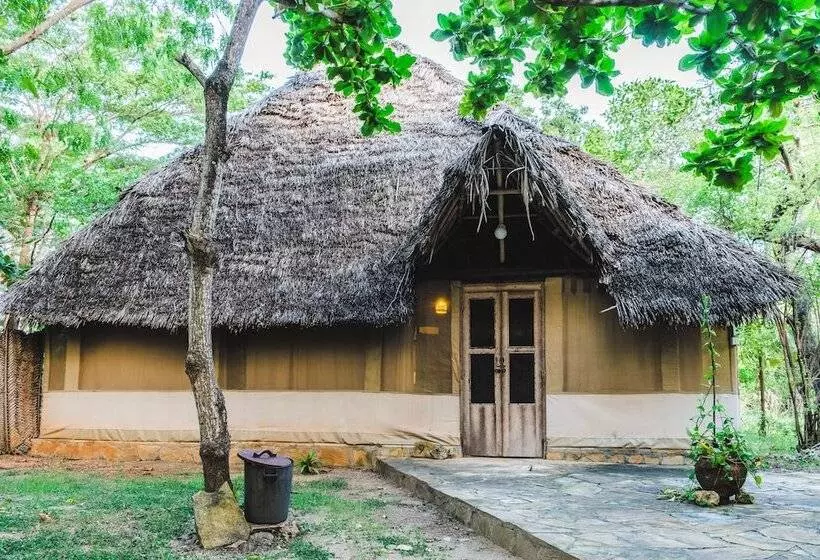 هتل Mkoma Bay Tented Lodge