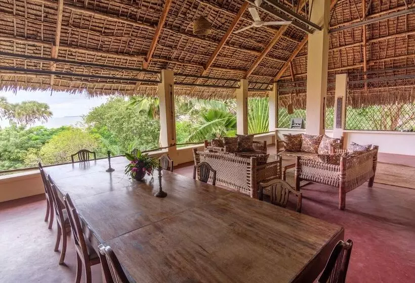 هتل Mkoma Bay Tented Lodge