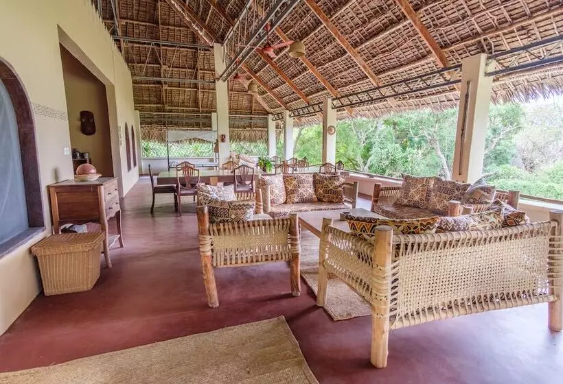 هتل Mkoma Bay Tented Lodge