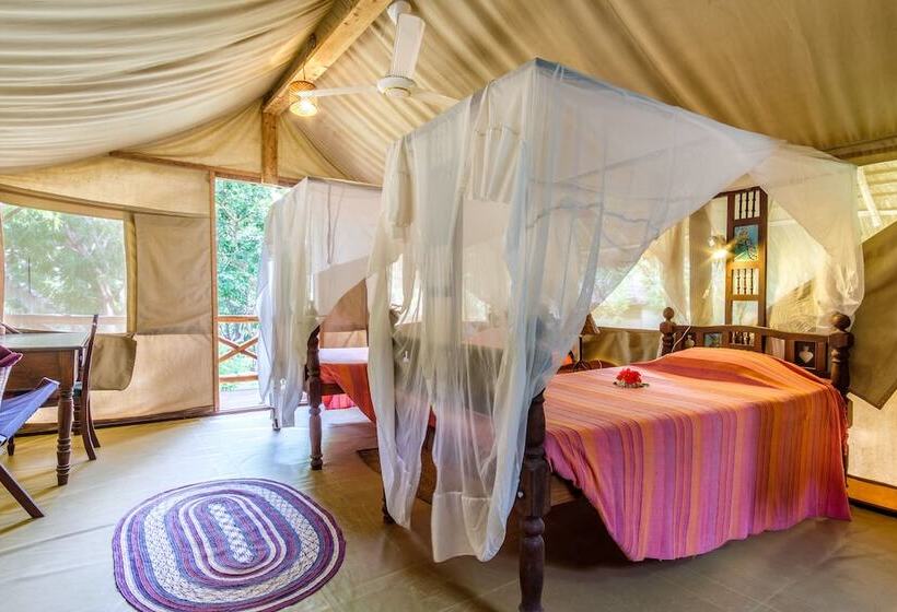 هتل Mkoma Bay Tented Lodge