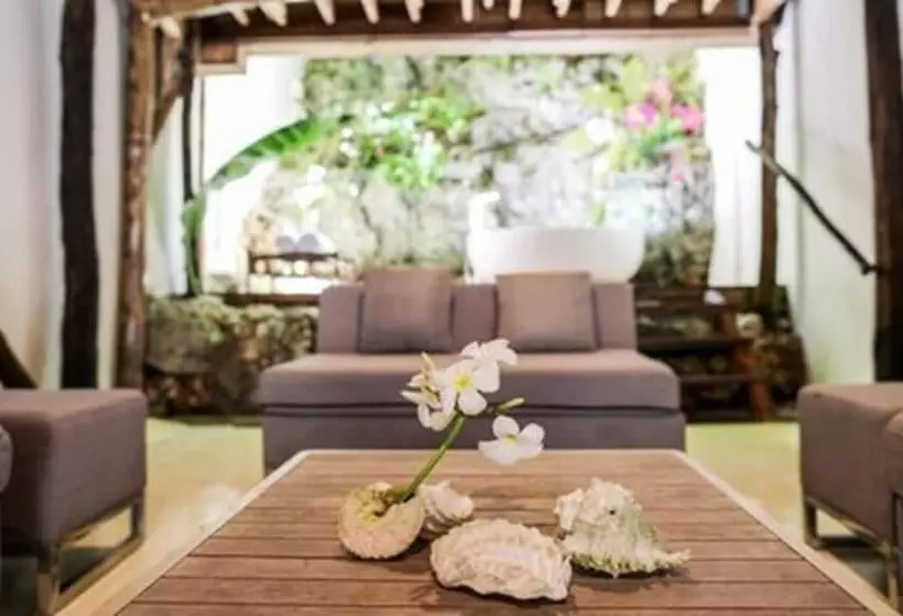 هتل Ngellil Nature Island Resort