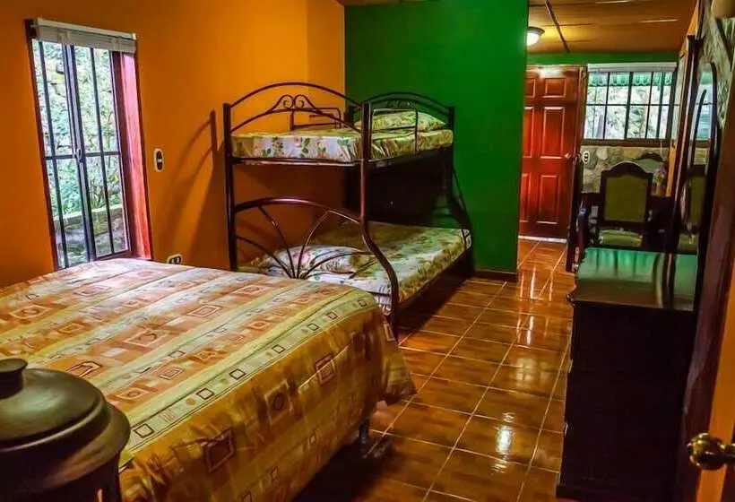 Hotelli Paso Del Alaska Resort