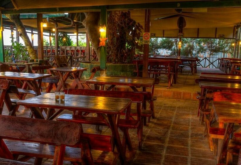 هتل Paso Del Alaska Resort