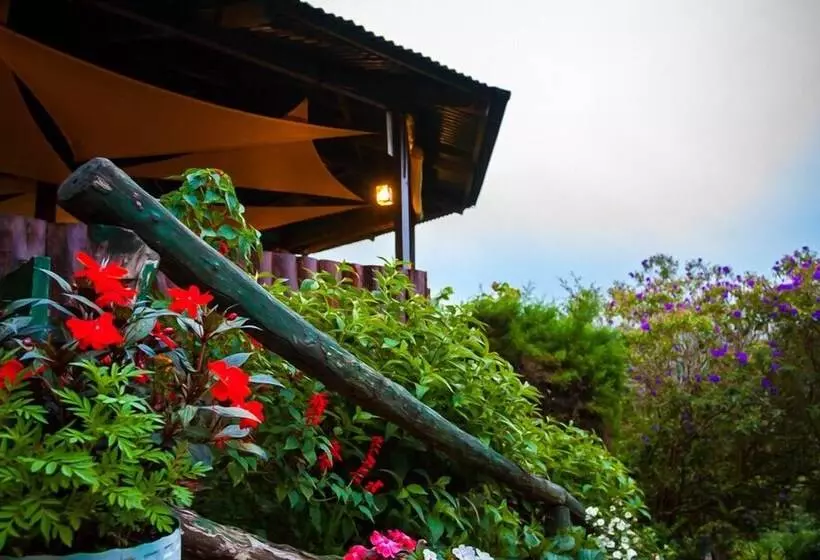 Hotelli Paso Del Alaska Resort