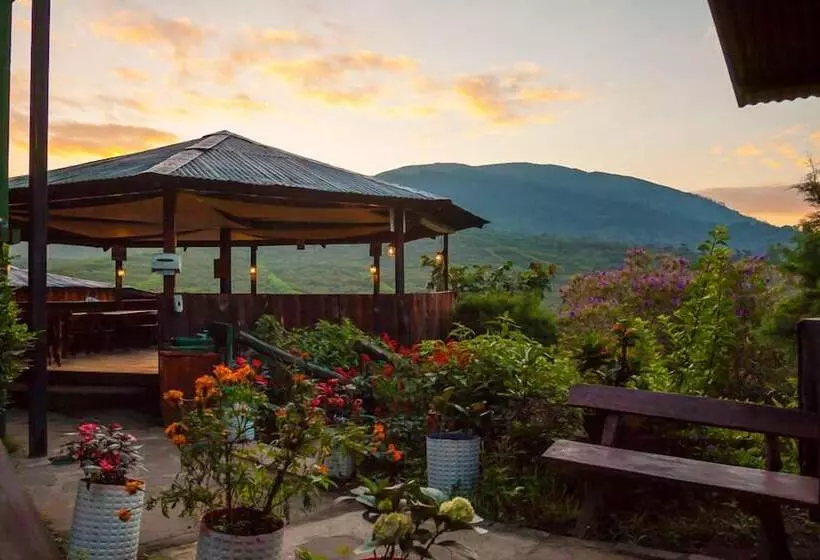 Hotelli Paso Del Alaska Resort