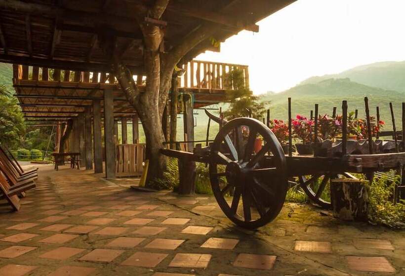 هتل Paso Del Alaska Resort