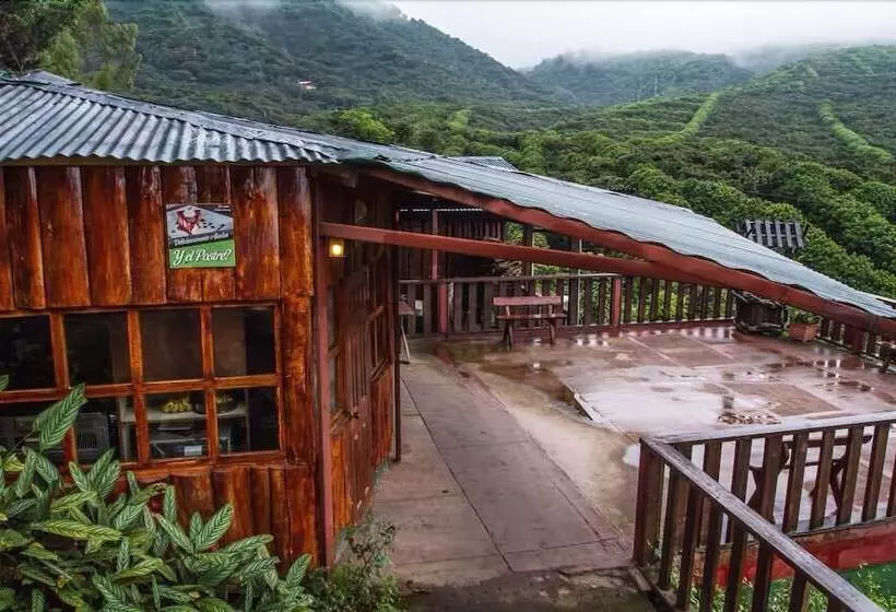 Hotelli Paso Del Alaska Resort