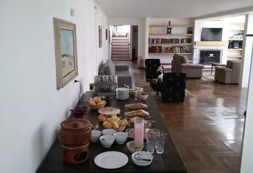 Hotelli Pousada Vila Menotti