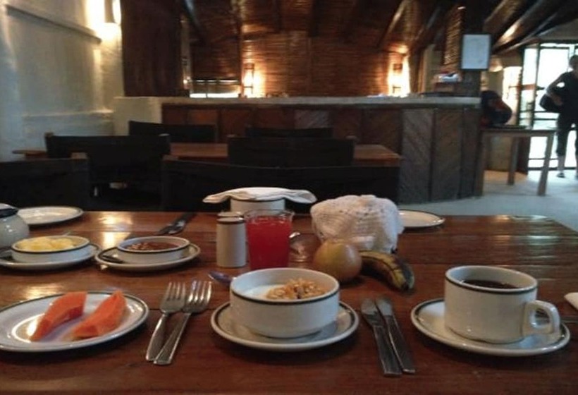 هتل Tigertops Elephant Camp